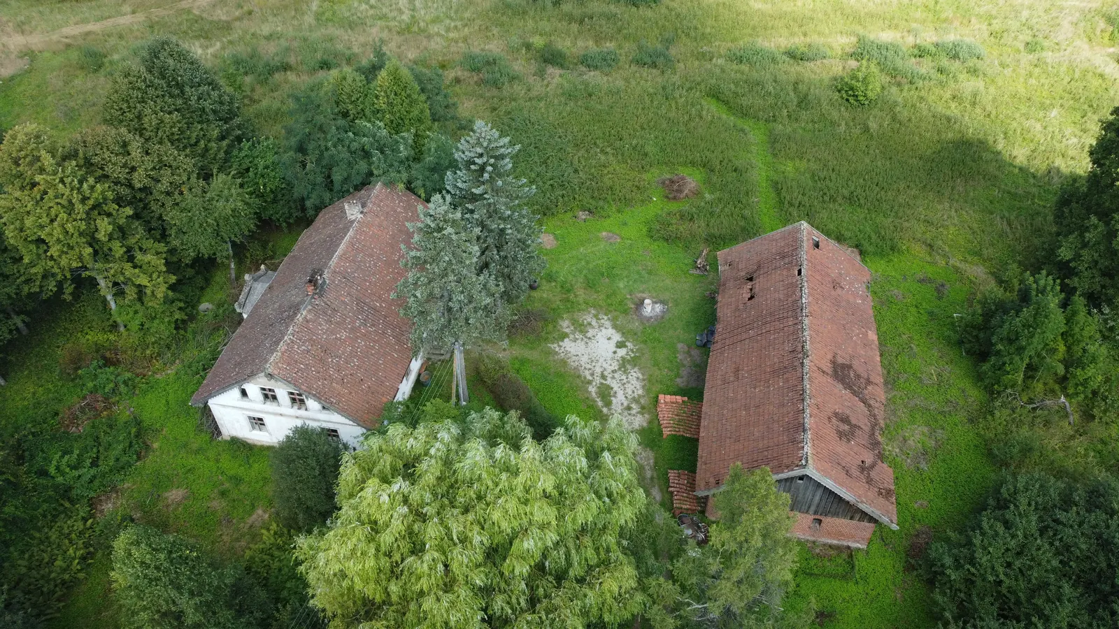 Verlassener Gutshof aus der Luft