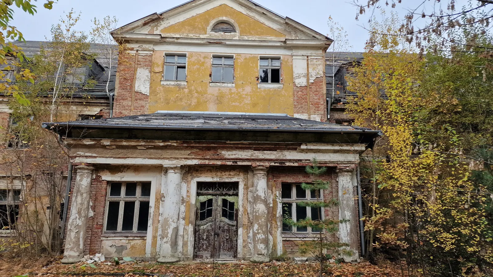 Verfallenes Gutshaus Thymau